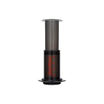AeroPress kavni aparat za pripravo filter kave doma.